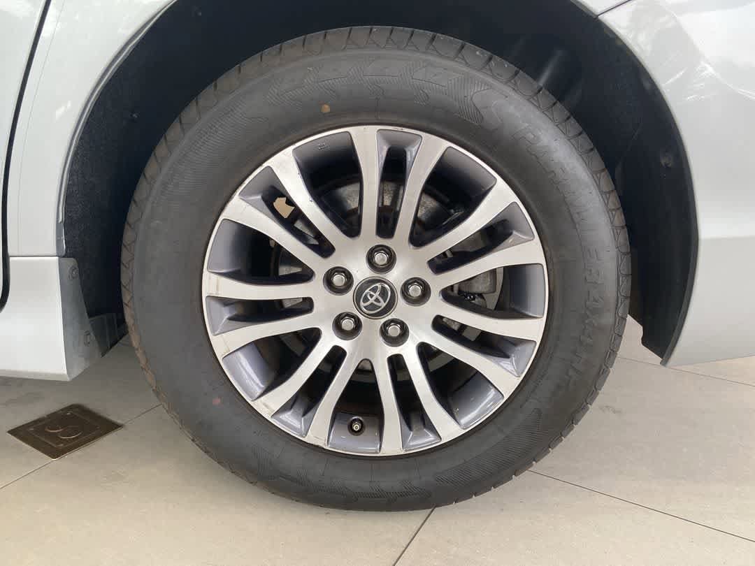 Thumbnail: 2019 Toyota Sienna - 12