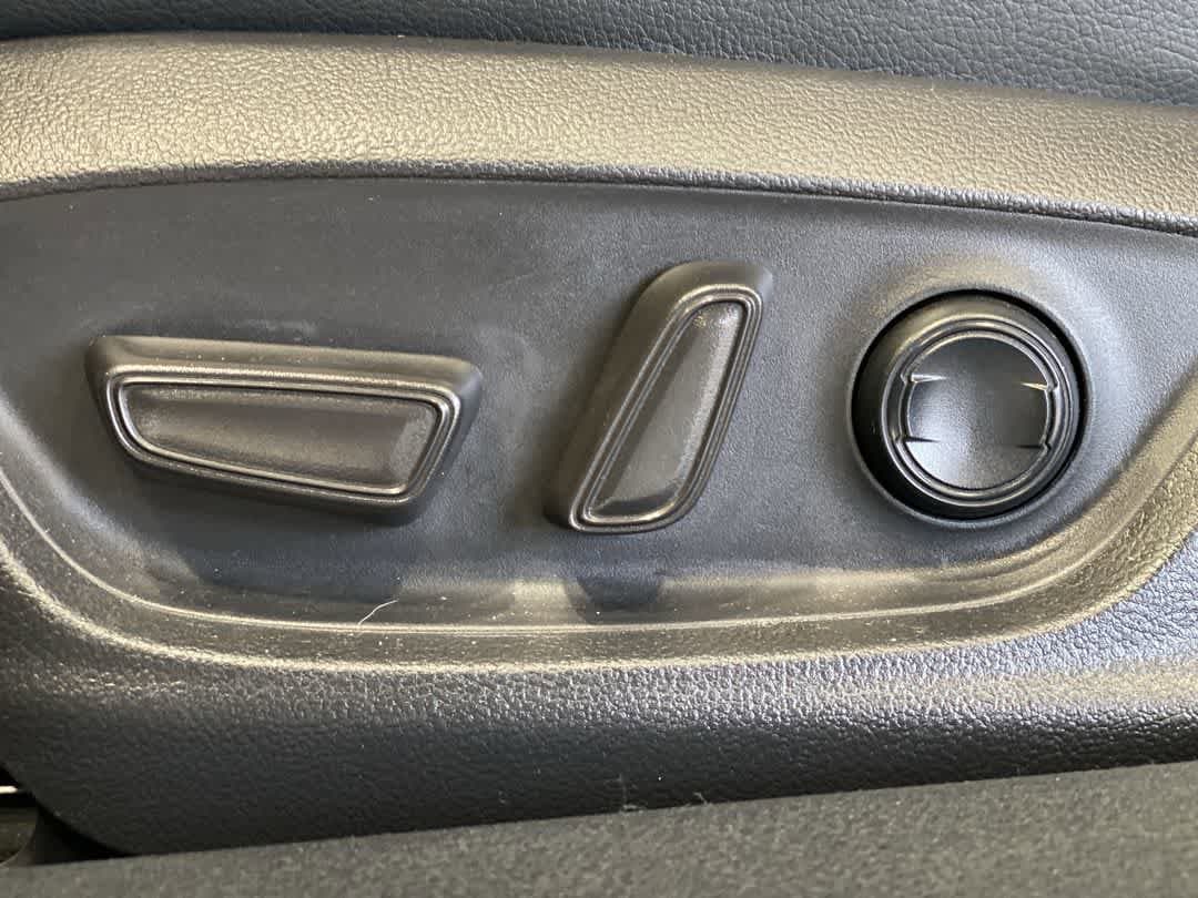 Thumbnail: 2022 Toyota Camry - 14