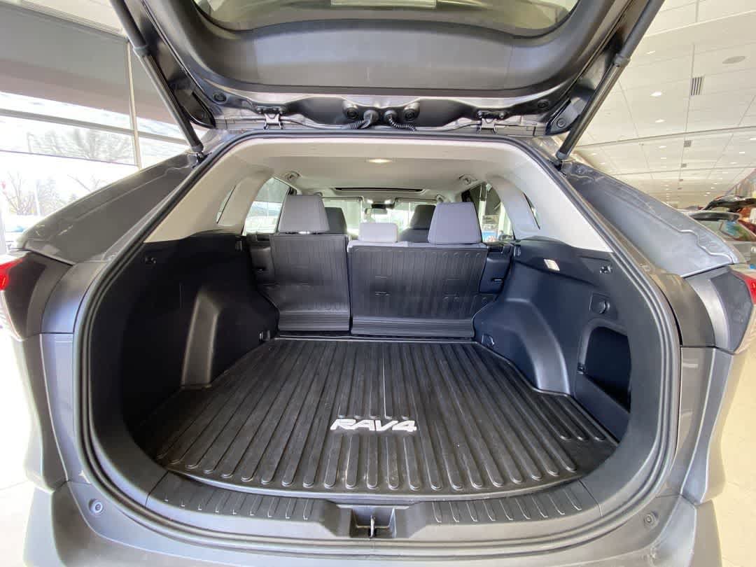 Thumbnail: 2022 Toyota RAV4 - 26