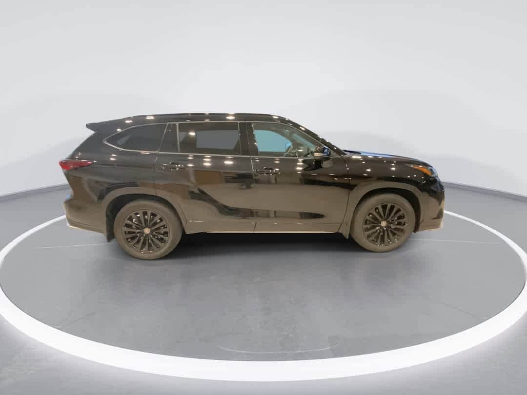 Thumbnail: 2025 Toyota Highlander - 9