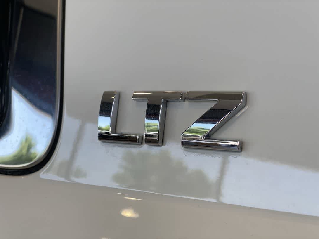 Thumbnail: 2015 Chevrolet Suburban - 11