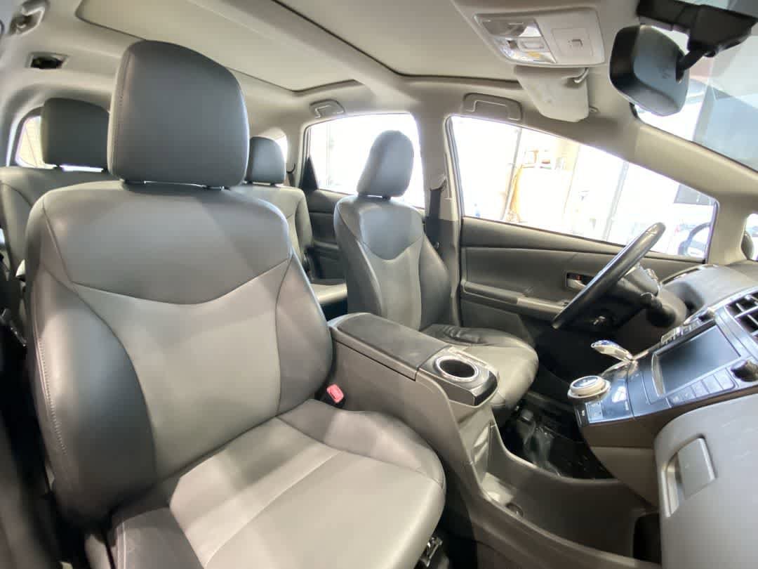 Thumbnail: 2013 Toyota Prius v - 28
