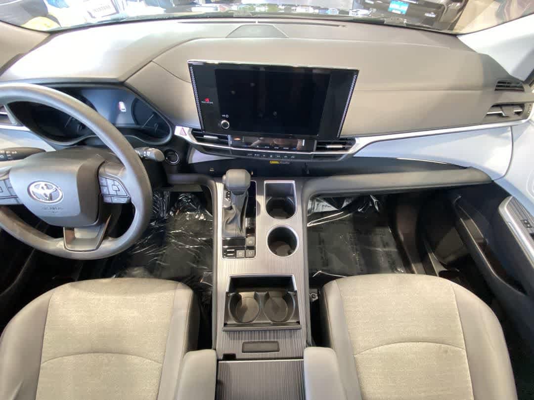 Thumbnail: 2025 Toyota Sienna - 23
