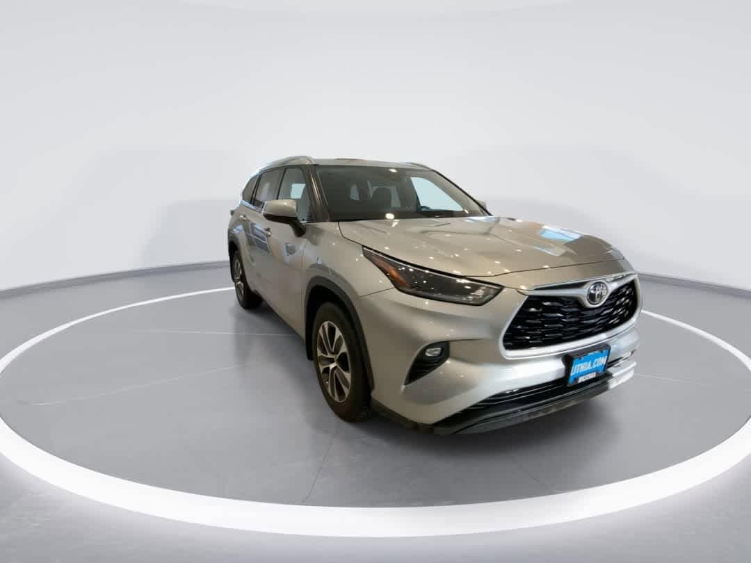 Thumbnail: 2021 Toyota Highlander - 2