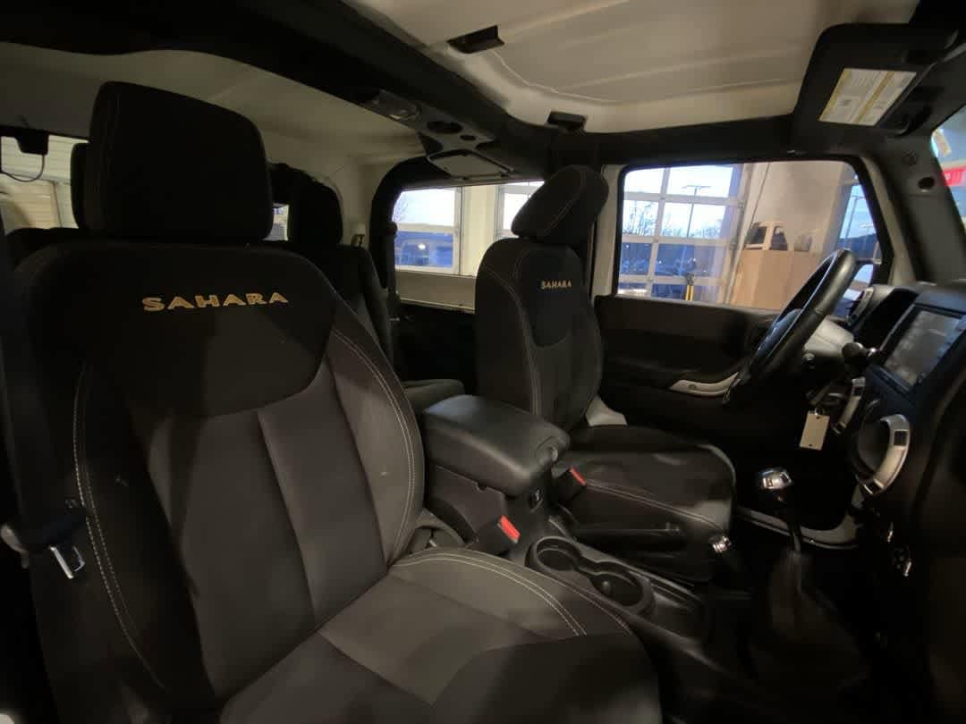 Thumbnail: 2015 Jeep Wrangler - 24