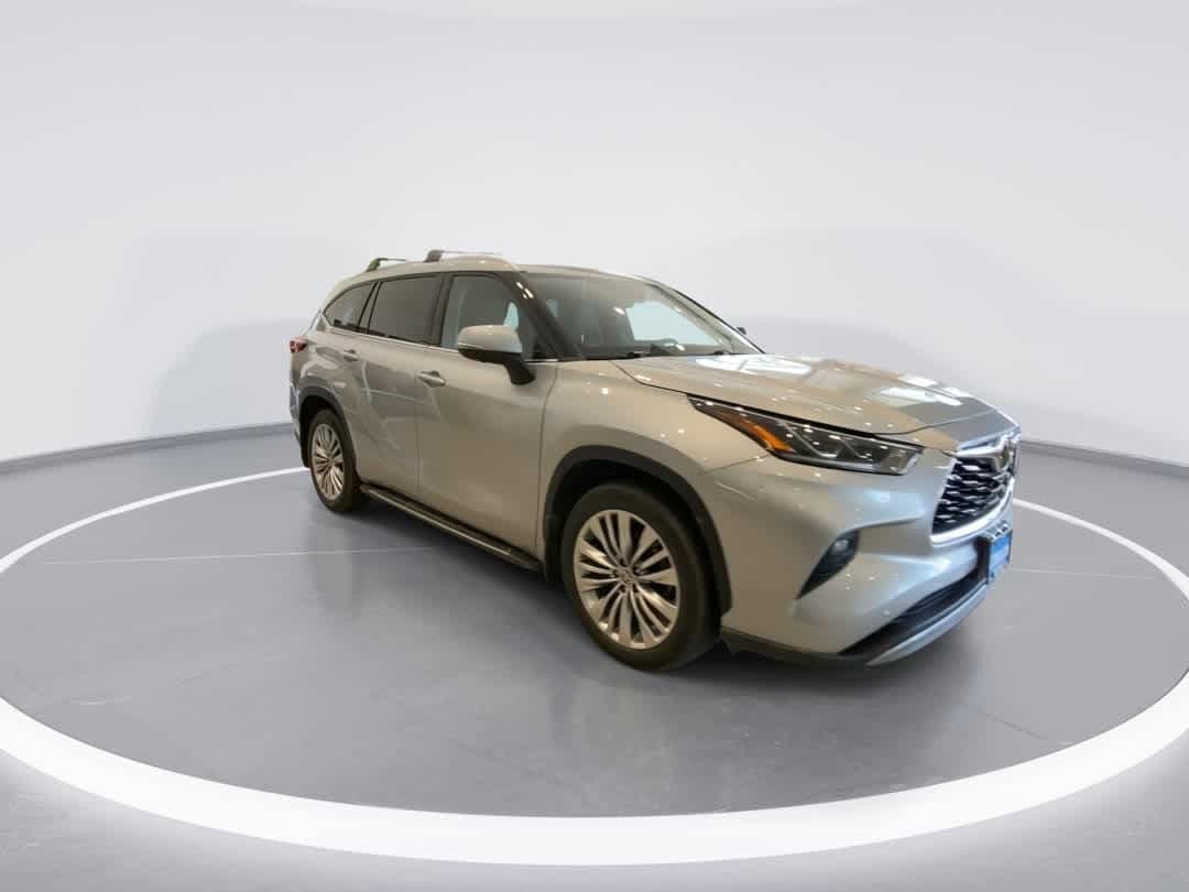 Thumbnail: 2023 Toyota Highlander - 2