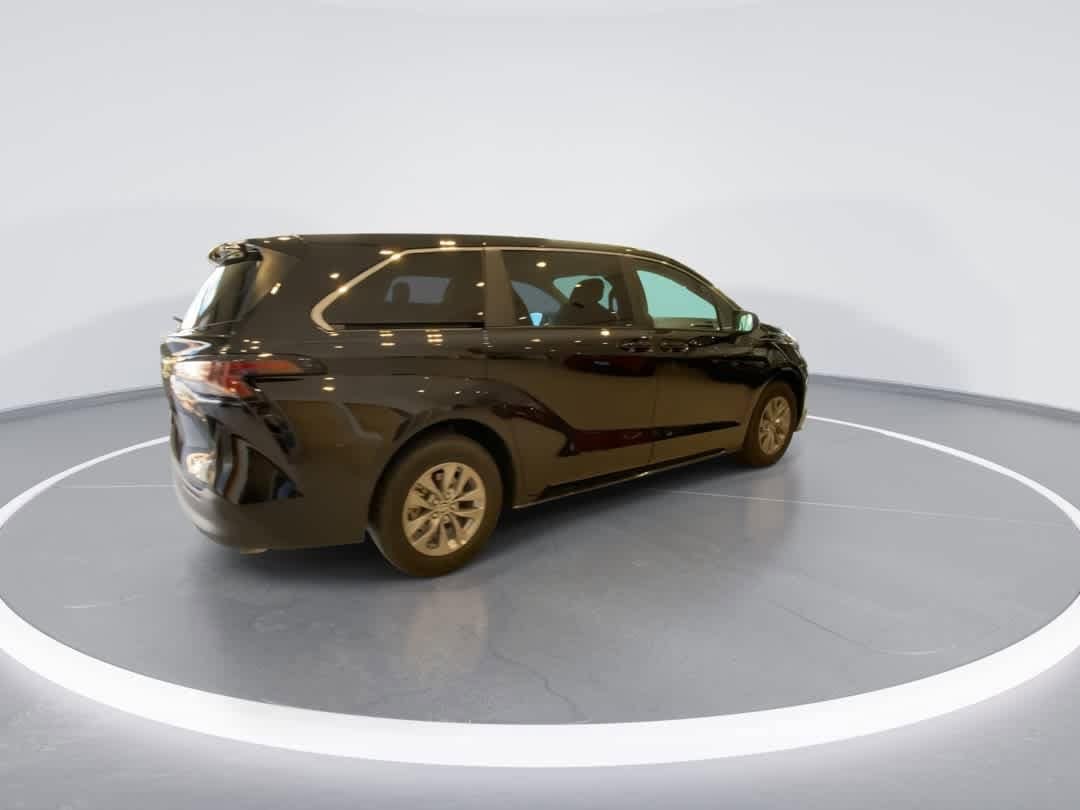 Thumbnail: 2025 Toyota Sienna - 8