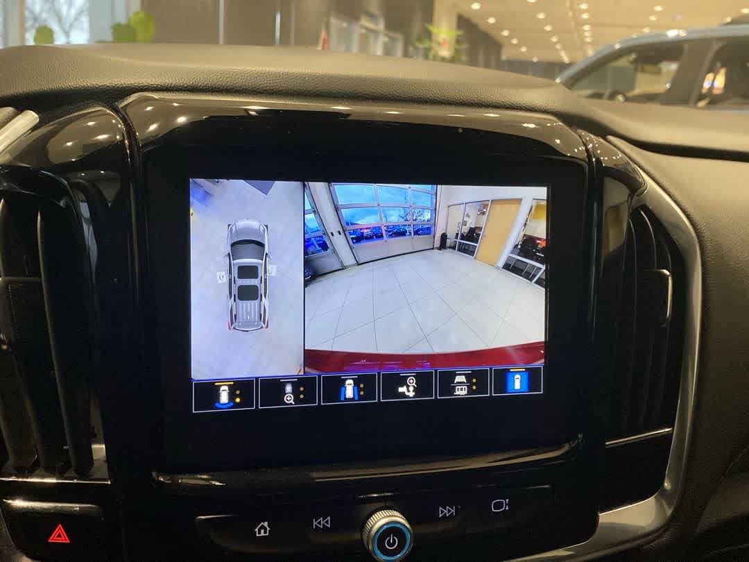 Thumbnail: 2023 Chevrolet Traverse - 17