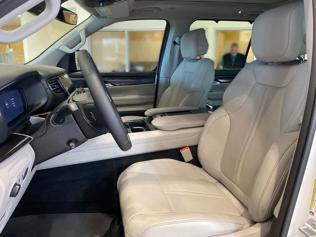 Thumbnail: 2024 Jeep Wagoneer - 11