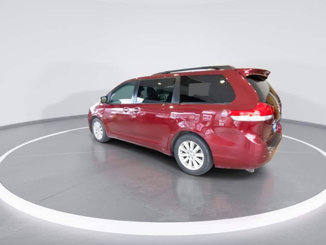 Thumbnail: 2014 Toyota Sienna - 6