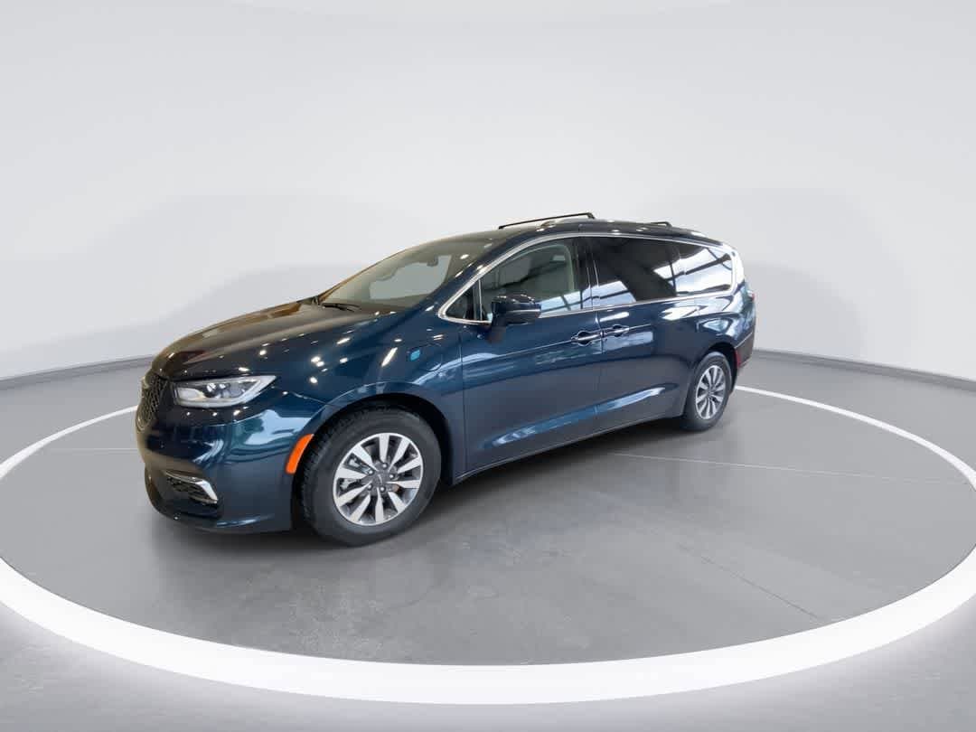 Thumbnail: 2021 Chrysler Pacifica - 4