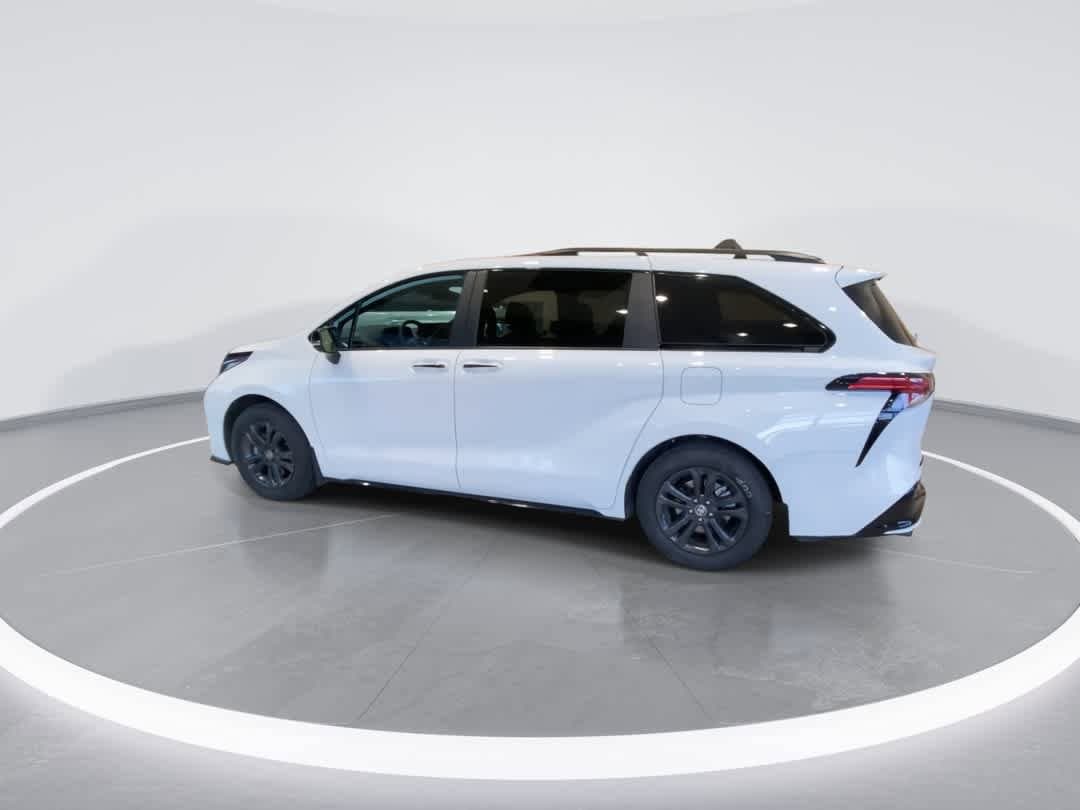 Thumbnail: 2025 Toyota Sienna - 6