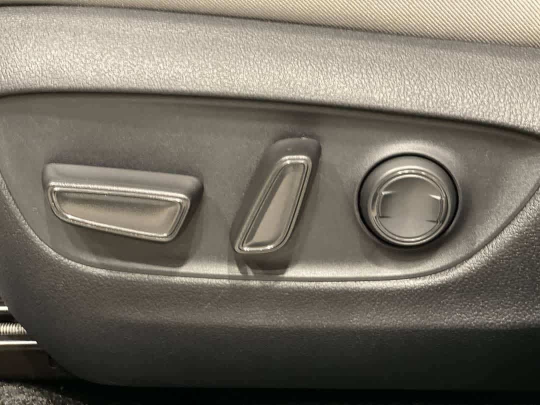 Thumbnail: 2025 Toyota RAV4 - 15