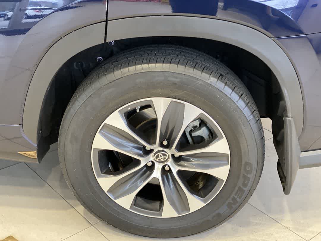 Thumbnail: 2023 Toyota Highlander - 13