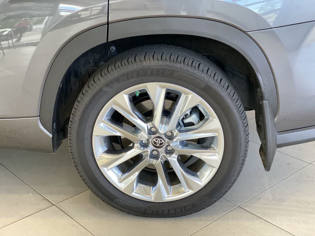 Thumbnail: 2023 Toyota Highlander - 13