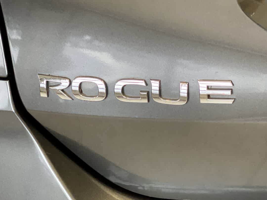 Thumbnail: 2017 Nissan Rogue - 11