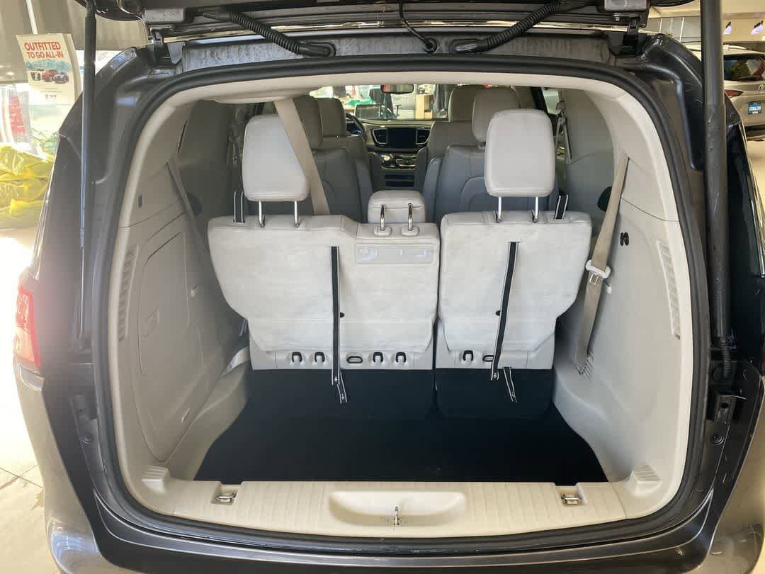 Thumbnail: 2017 Chrysler Pacifica - 23