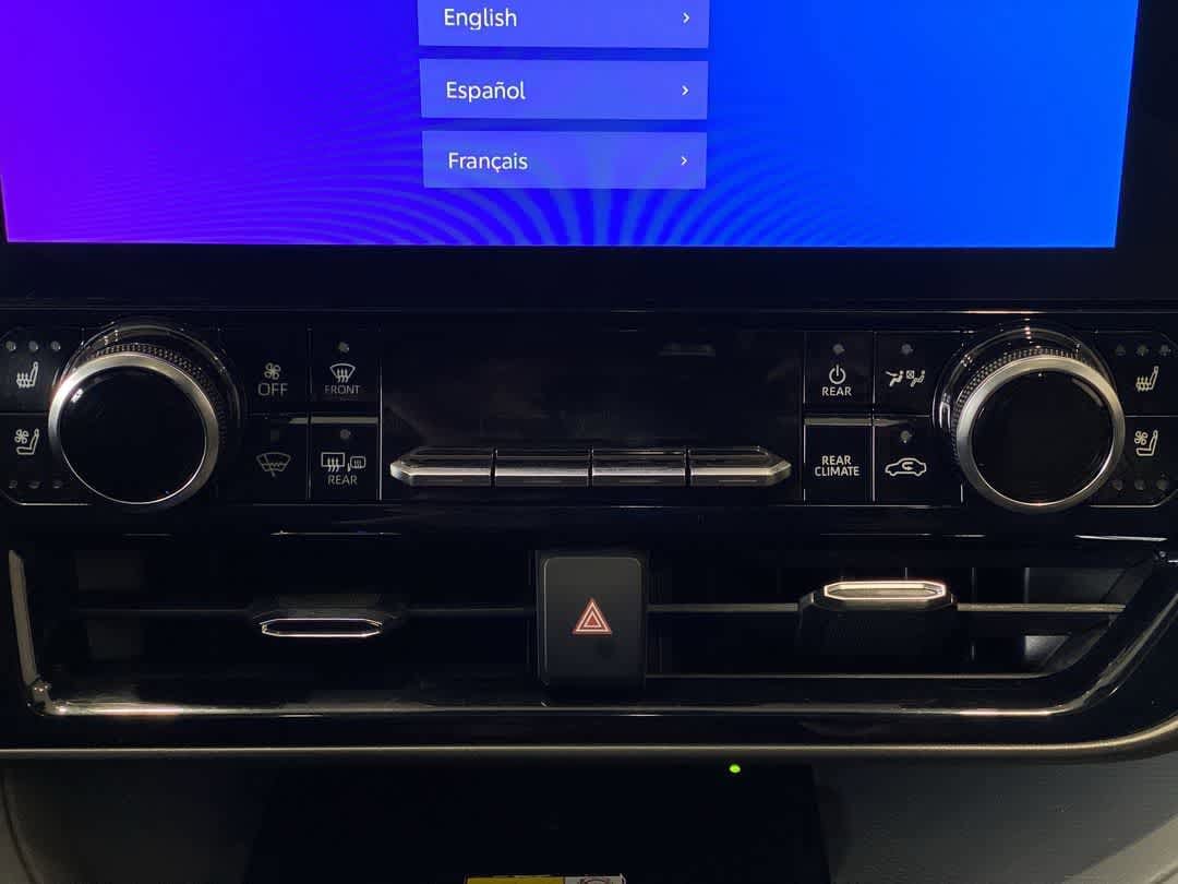 Thumbnail: 2023 Toyota Highlander - 21