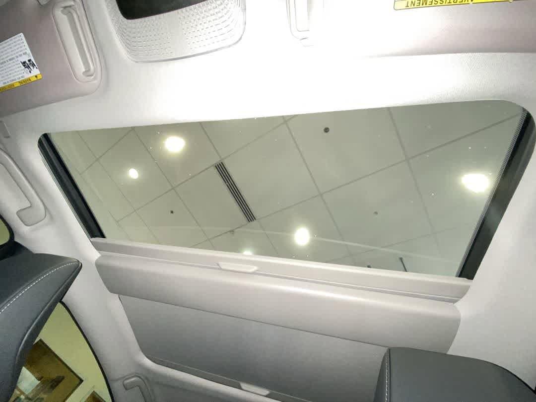 Thumbnail: 2023 Toyota Prius - 21