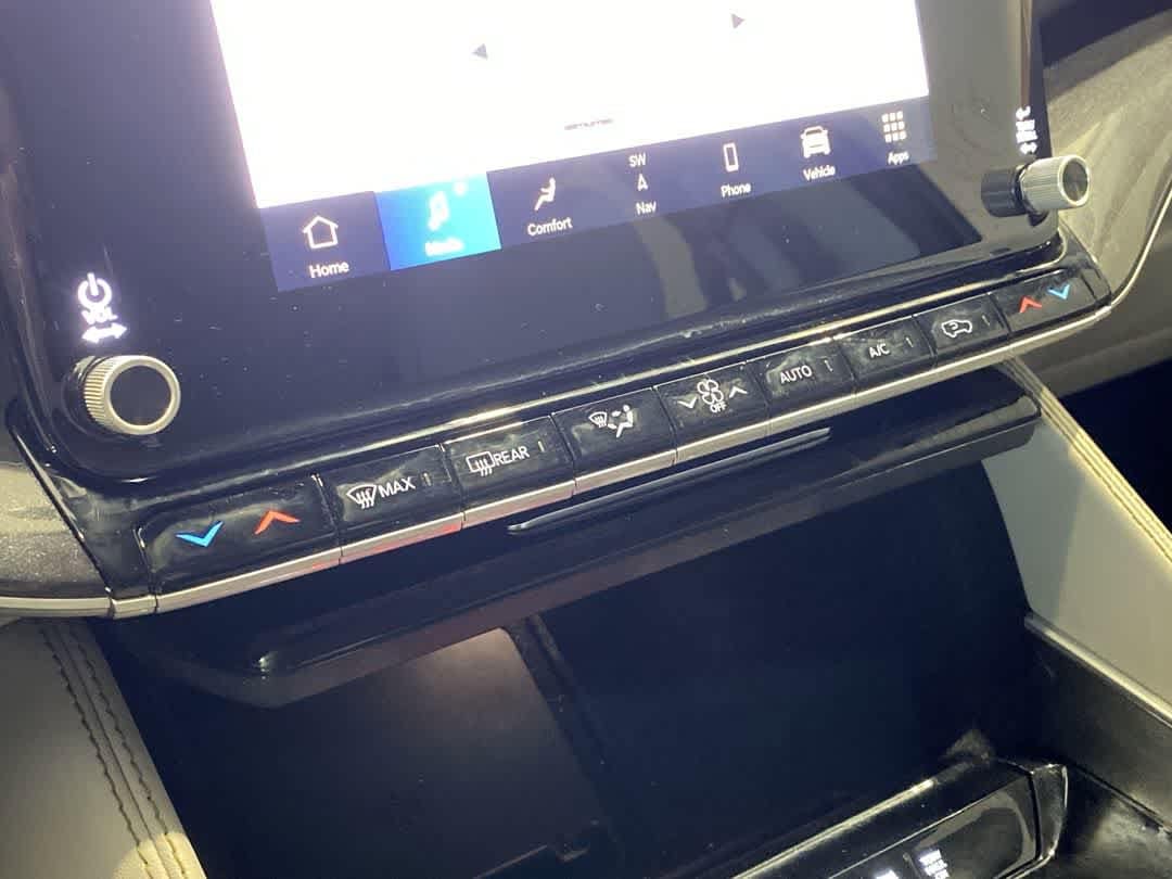 Thumbnail: 2024 Jeep Wagoneer - 18