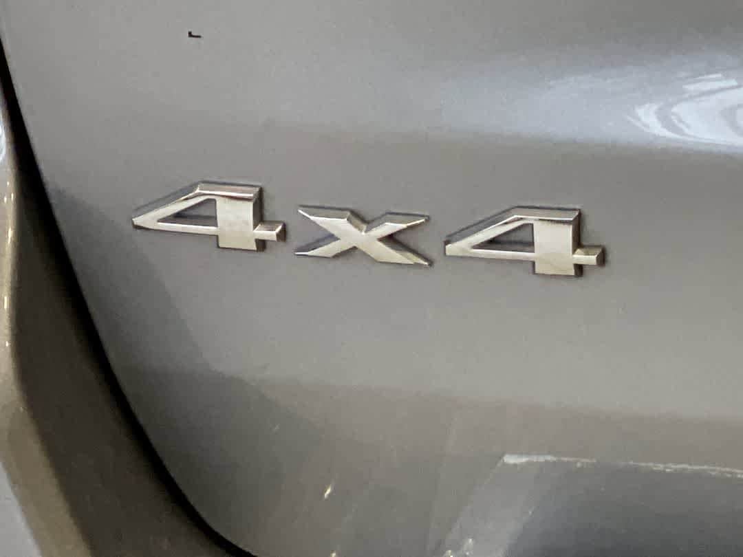 Thumbnail: 2015 Jeep Grand Cherokee - 11