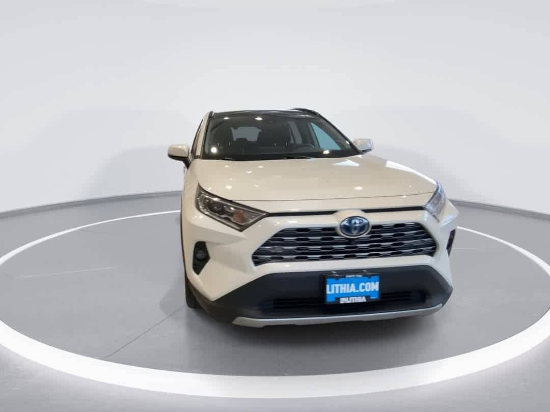 Thumbnail: 2021 Toyota RAV4 - 3