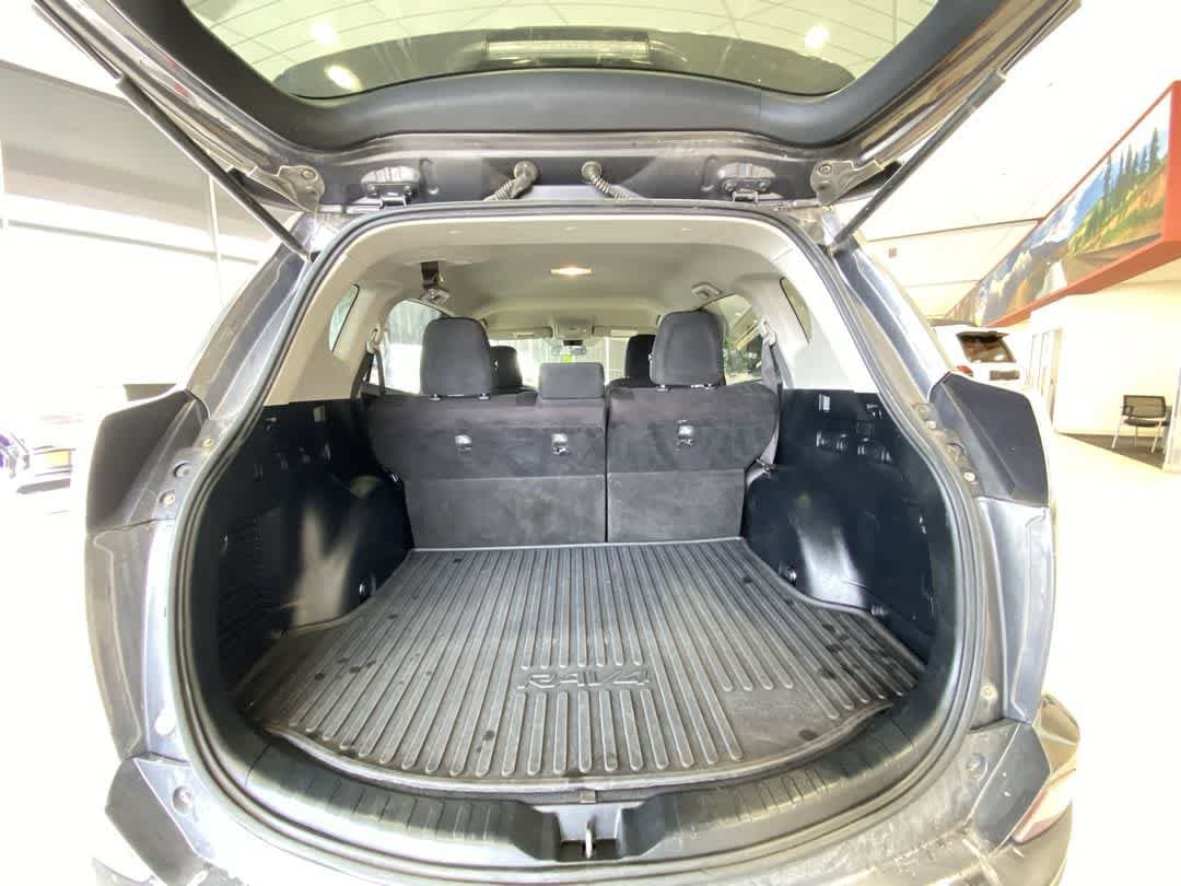 Thumbnail: 2018 Toyota RAV4 - 25