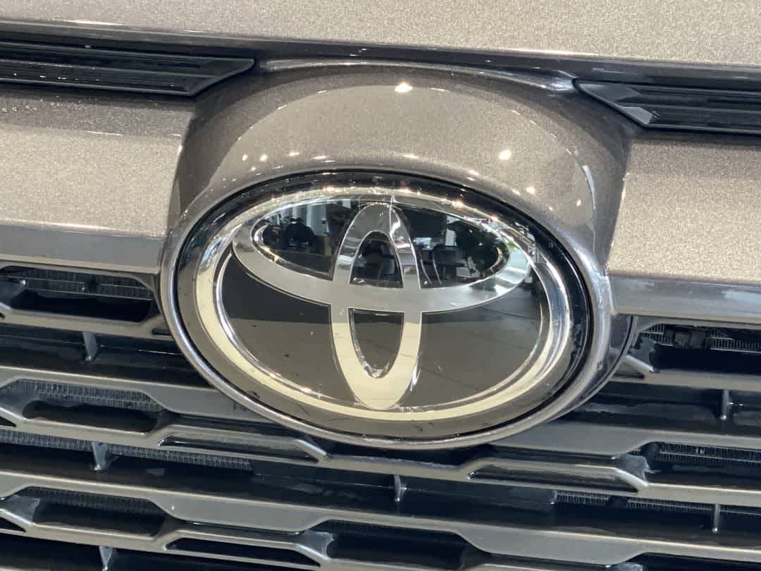 Thumbnail: 2025 Toyota RAV4 - 10