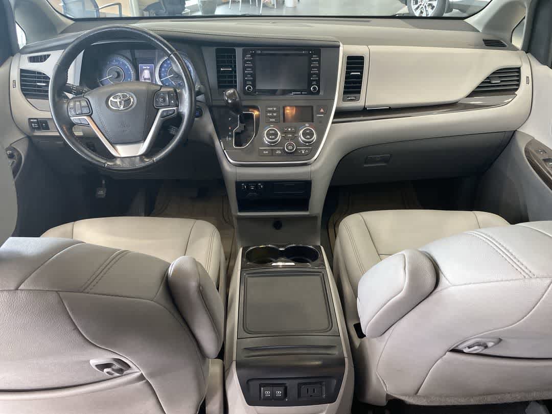 Thumbnail: 2019 Toyota Sienna - 22