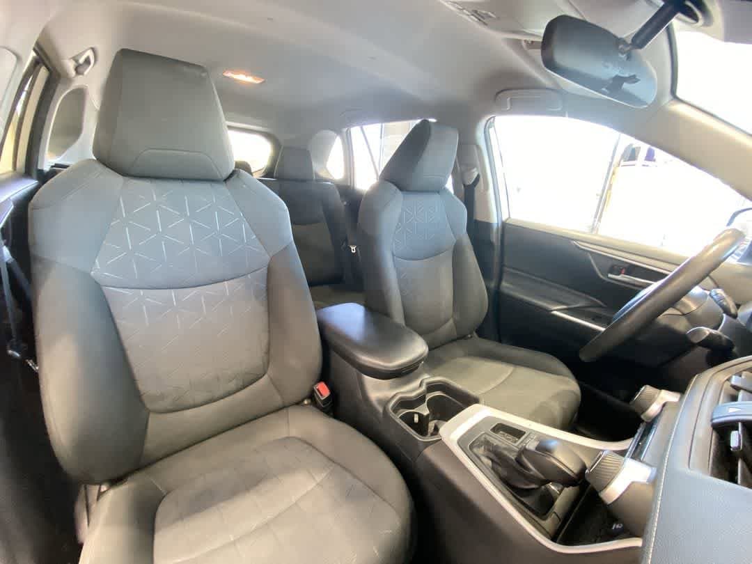 Thumbnail: 2020 Toyota RAV4 - 25