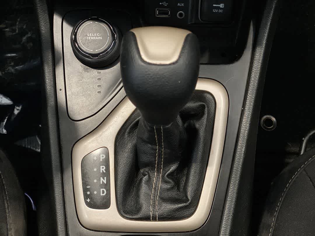 Thumbnail: 2015 Jeep Cherokee - 21