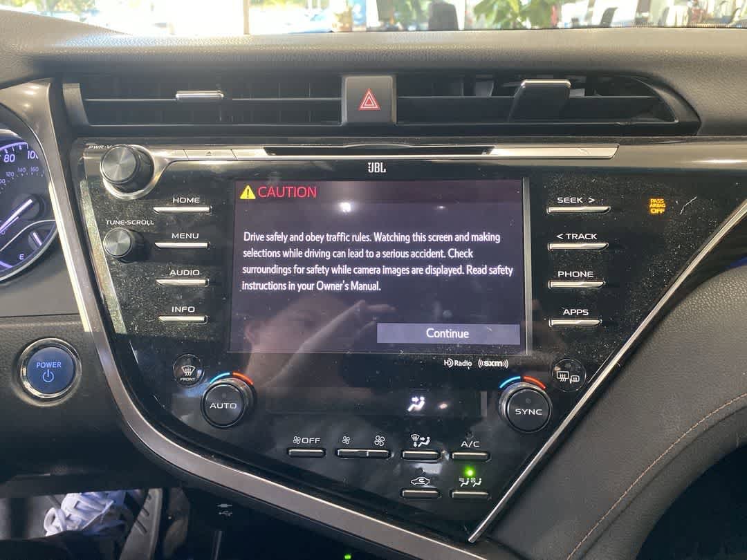 Thumbnail: 2018 Toyota Camry - 18