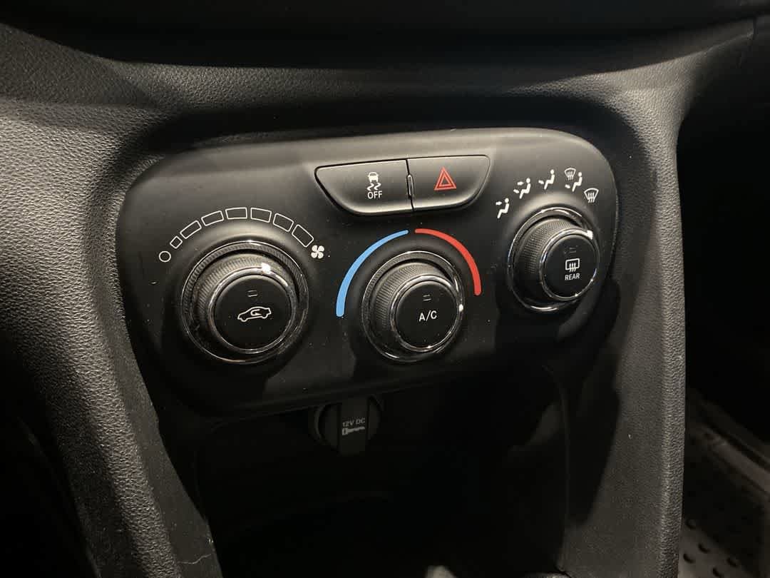 Thumbnail: 2016 Dodge Dart - 17