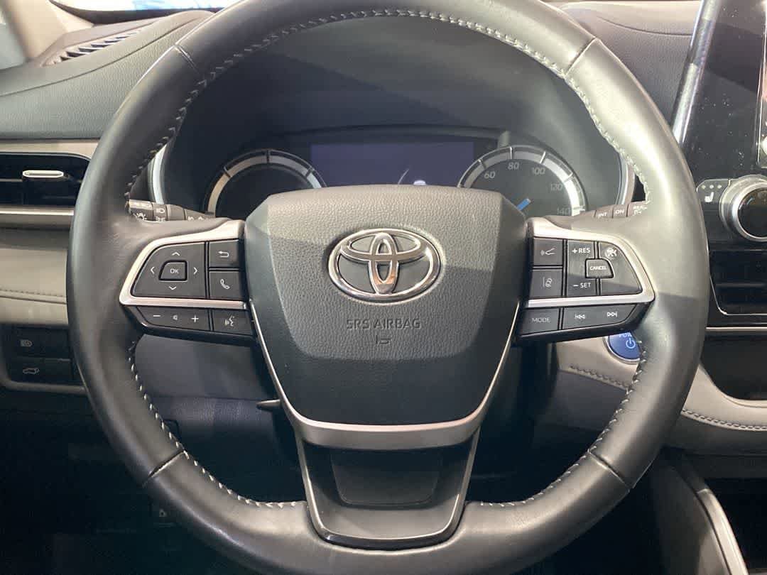 Thumbnail: 2022 Toyota Highlander - 16