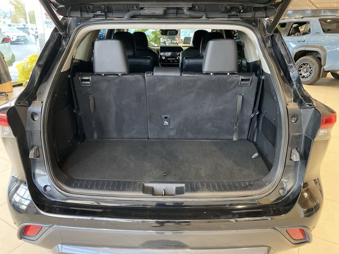 Thumbnail: 2023 Toyota Highlander - 26