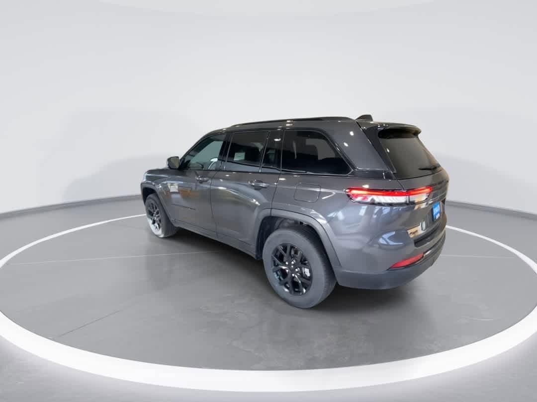 Thumbnail: 2024 Jeep Grand Cherokee - 6