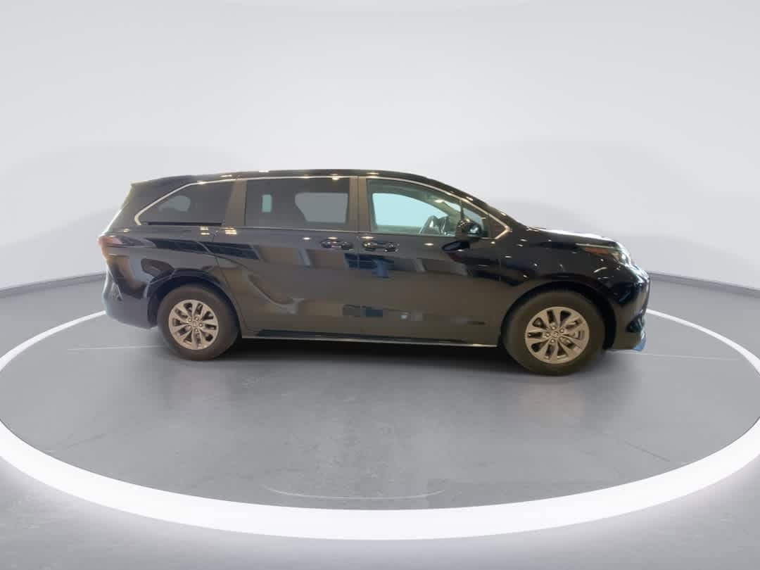 Thumbnail: 2025 Toyota Sienna - 9