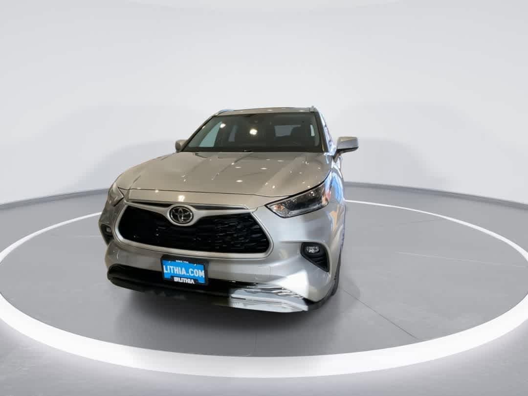 Thumbnail: 2021 Toyota Highlander - 3