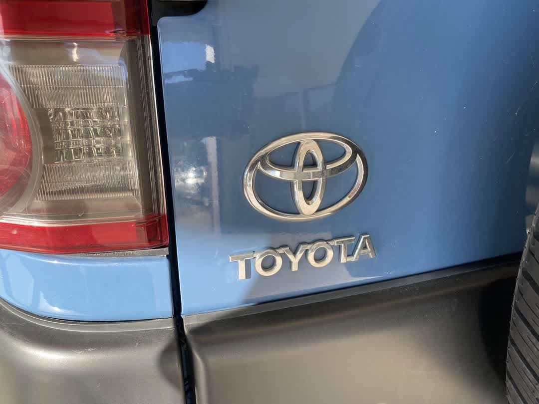 Thumbnail: 2013 Toyota FJ Cruiser - 10