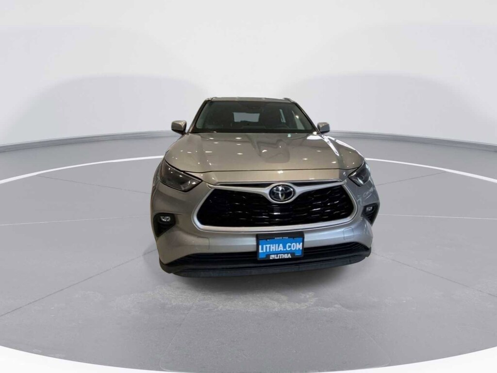 Used 2022 Toyota Highlander SUV XLE Celestial Silver For Sale in