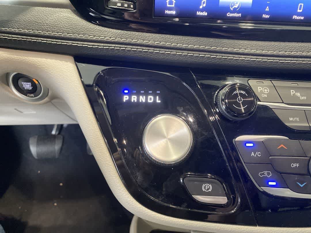 Thumbnail: 2021 Chrysler Pacifica - 22