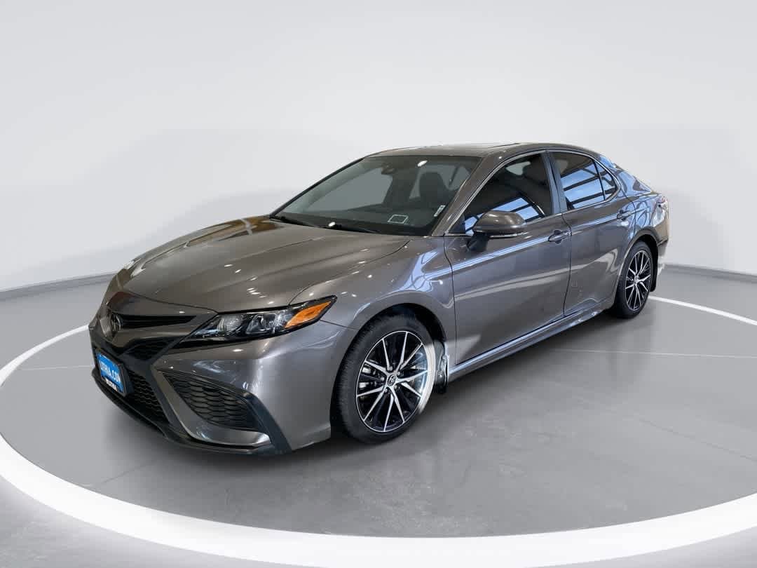 2022 Toyota Camry SE's photo