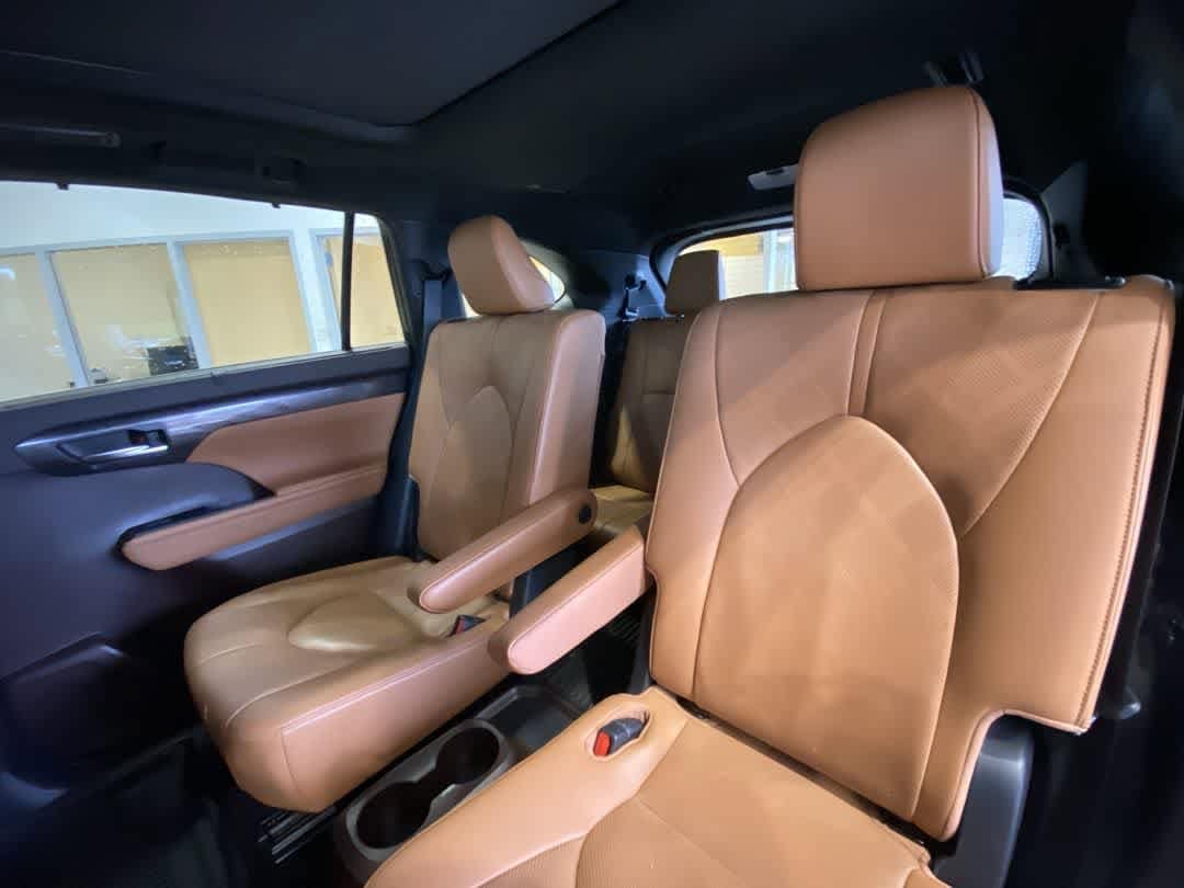 Thumbnail: 2020 Toyota Highlander - 26