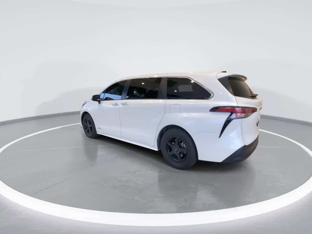 Thumbnail: 2021 Toyota Sienna - 6