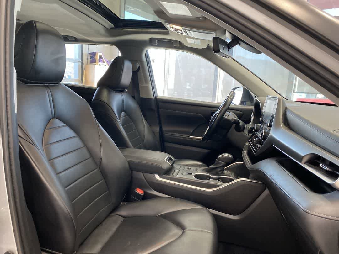 Thumbnail: 2021 Toyota Highlander - 25