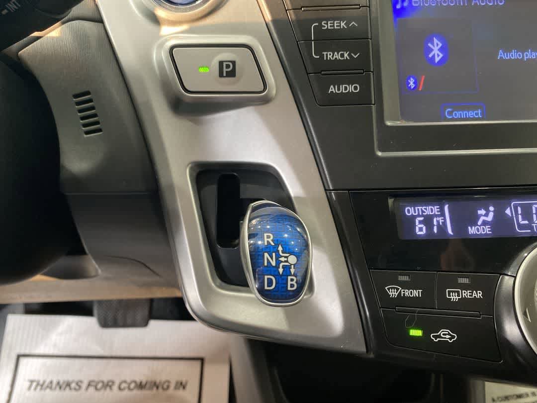 Thumbnail: 2012 Toyota Prius v - 21