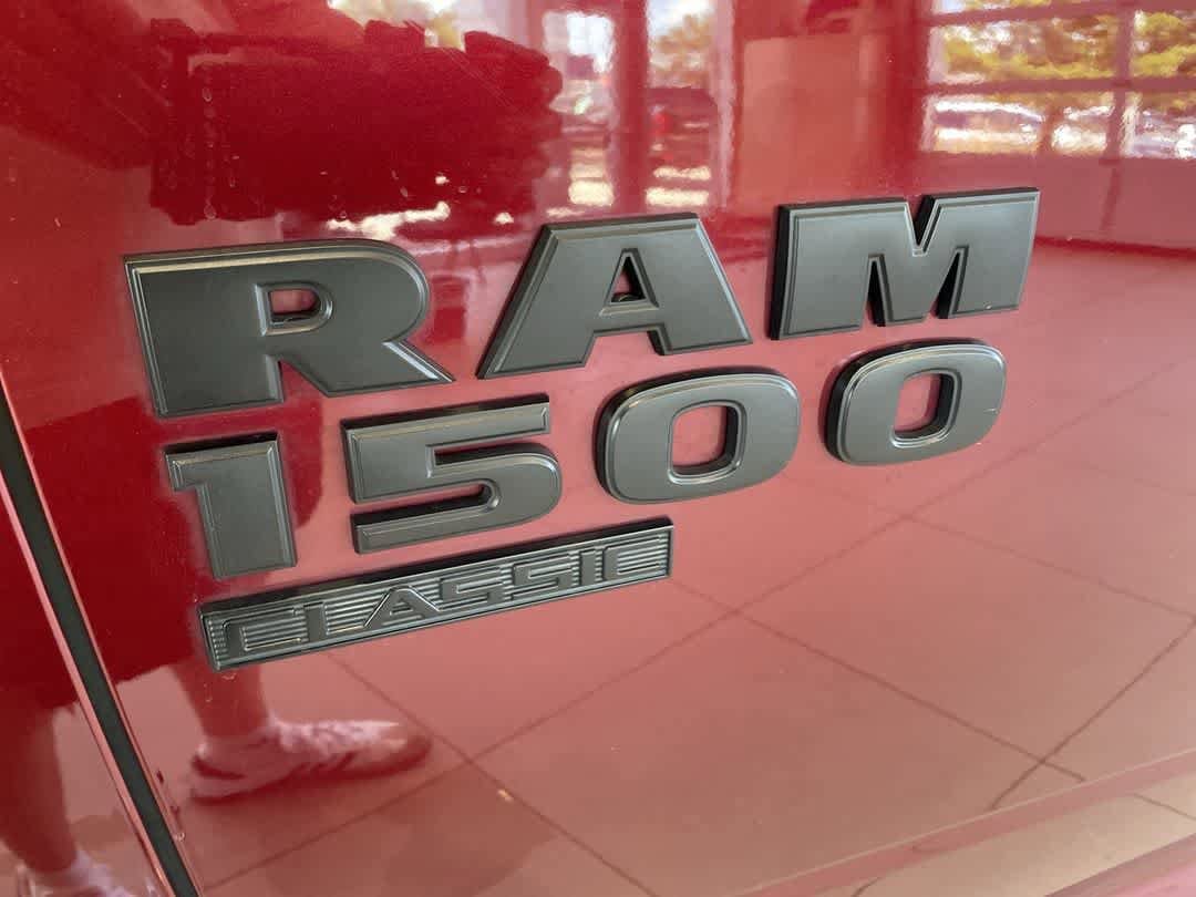Thumbnail: 2019 RAM 1500 Classic - 11