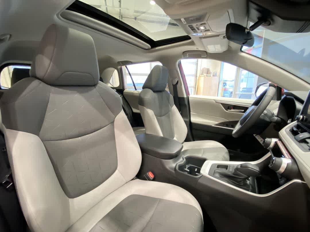 Thumbnail: 2025 Toyota RAV4 - 27