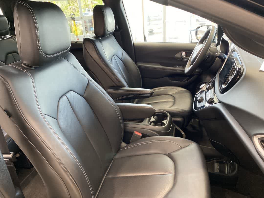 Thumbnail: 2025 Chrysler Pacifica - 16