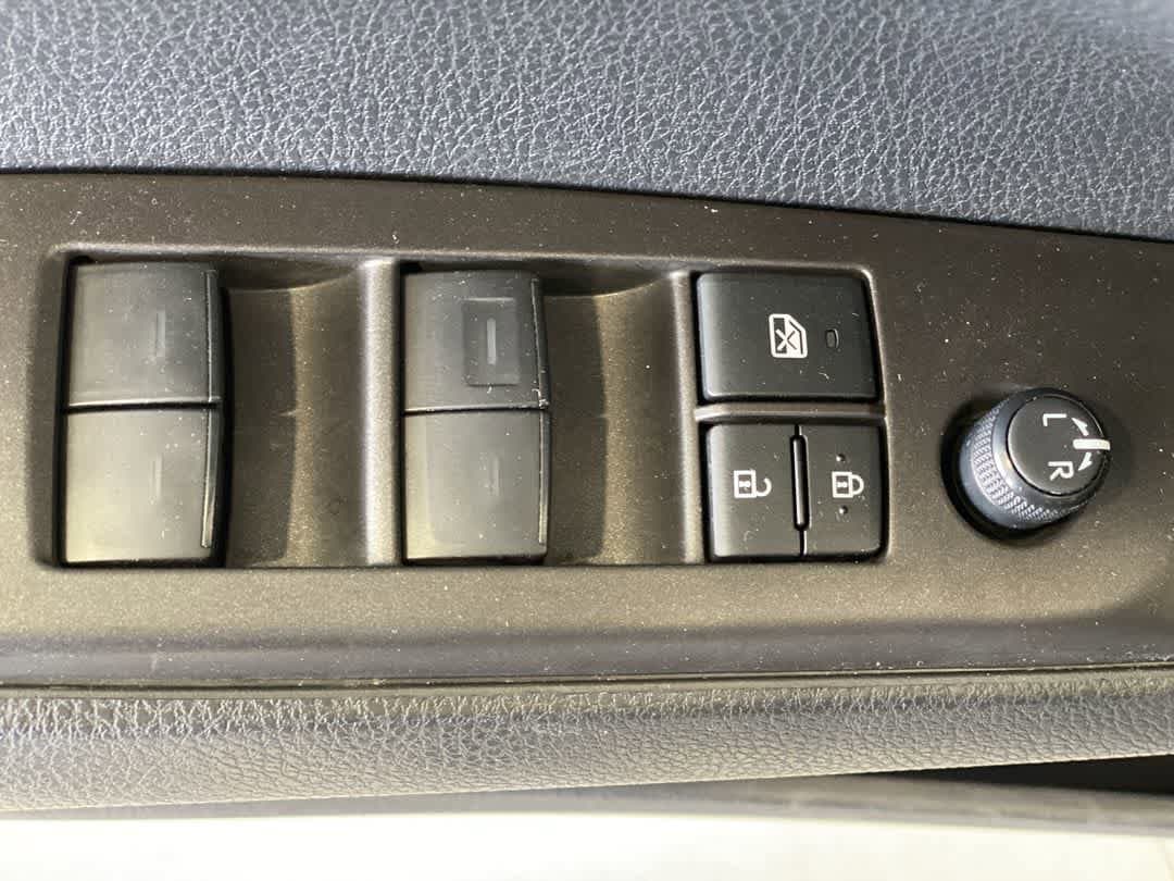 Thumbnail: 2022 Toyota Camry - 15